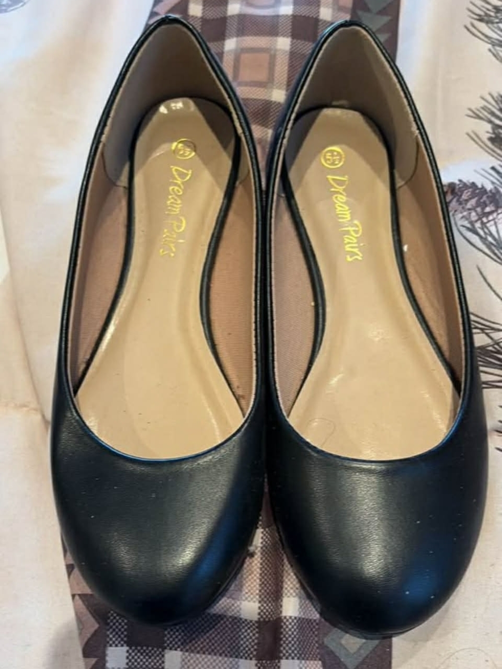 NWOT Dream Pairs Black Round-Toe Ballet Flats